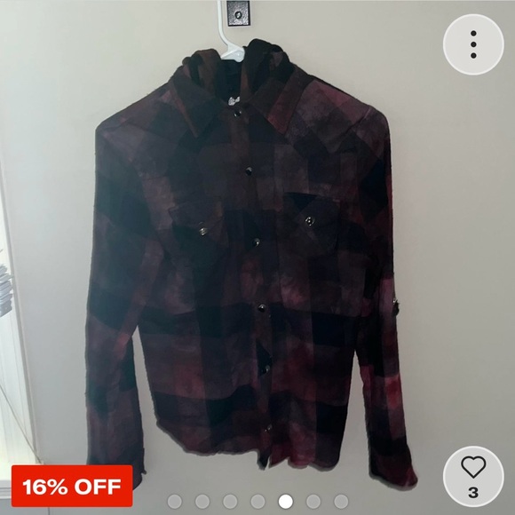 A jacket with both zippers and buttons - Picture 3 of 7